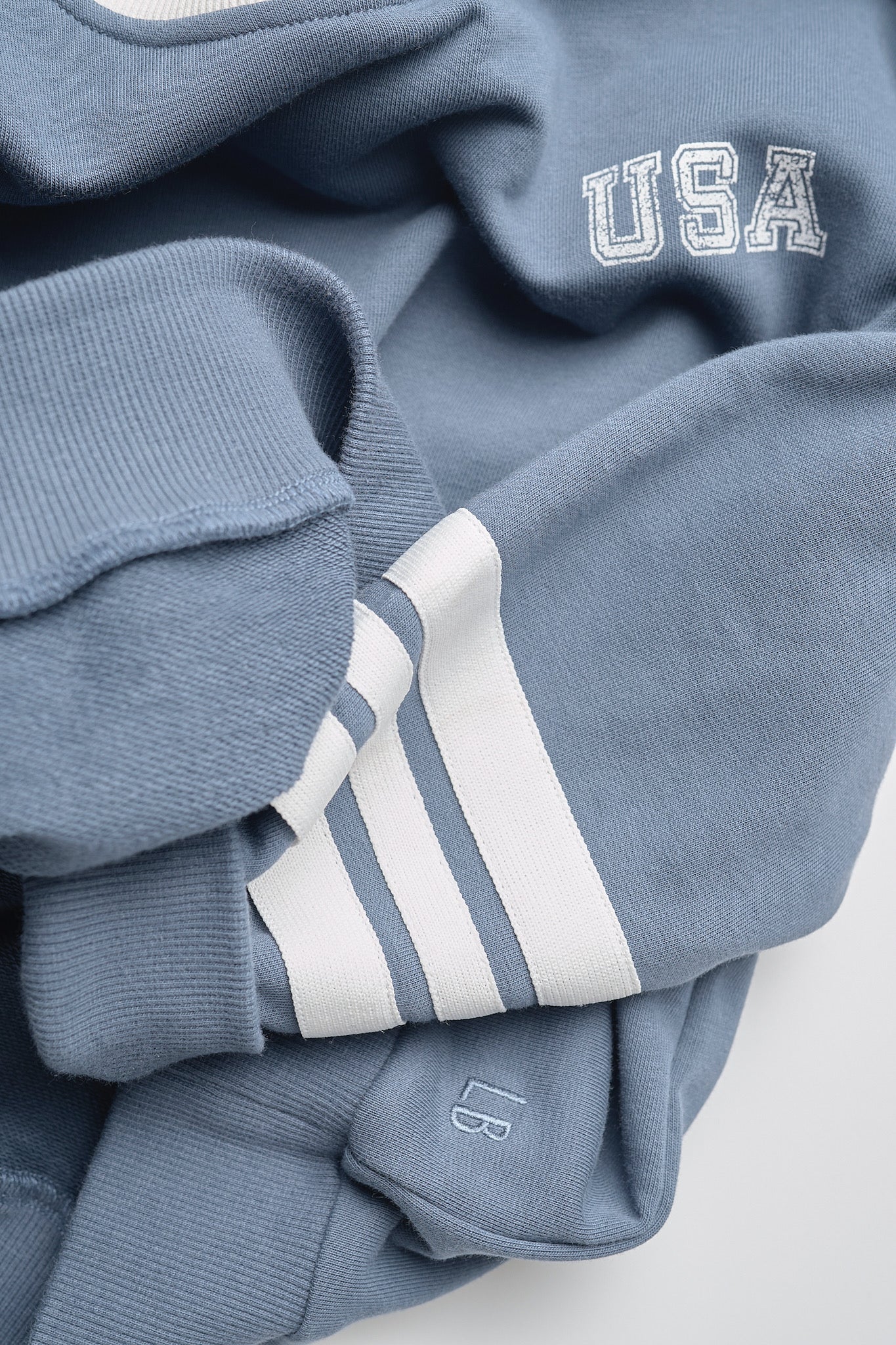 USA Lightweight Crewneck - Worn Indigo - Image 13
