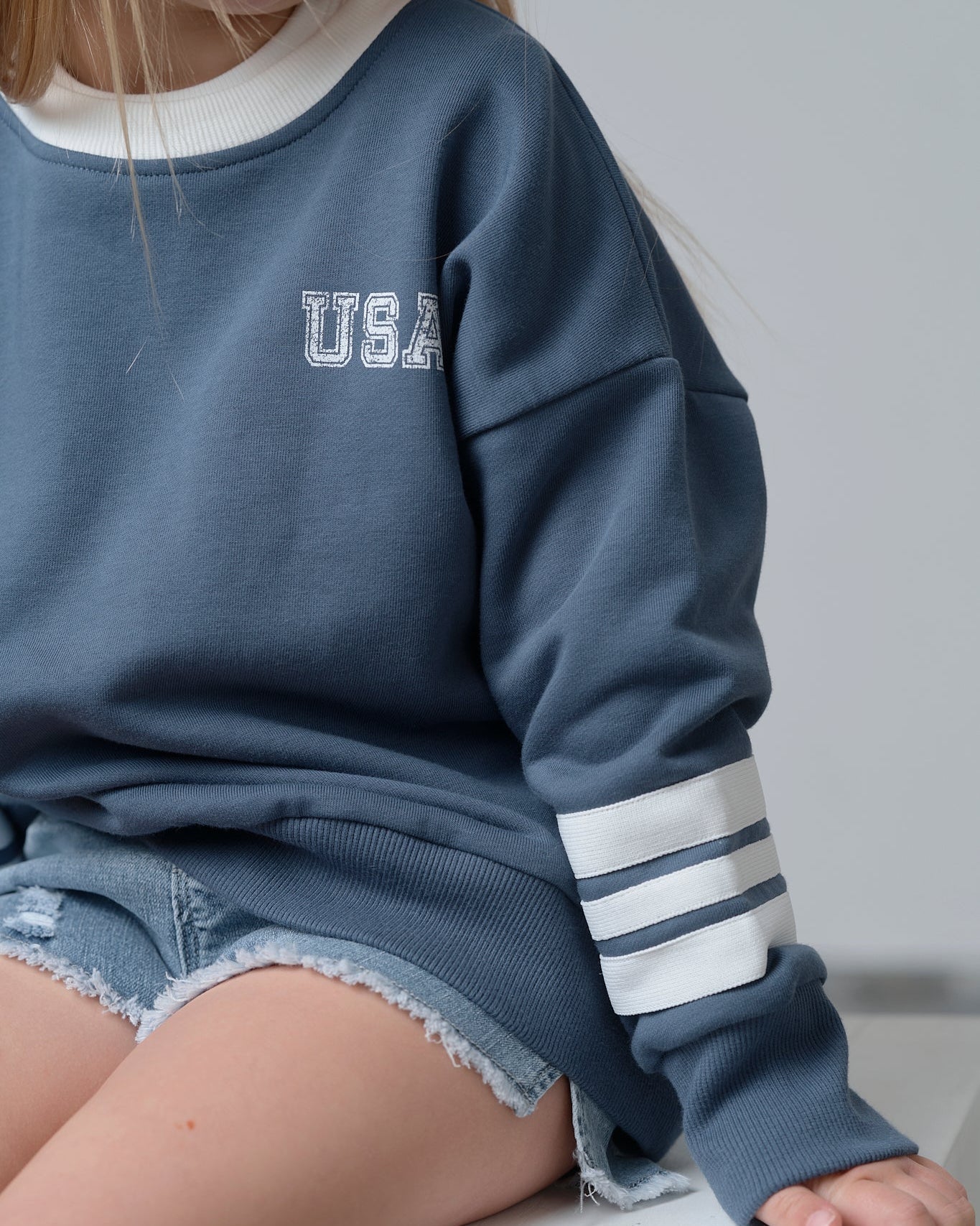 USA Lightweight Crewneck - Worn Indigo - Image 4