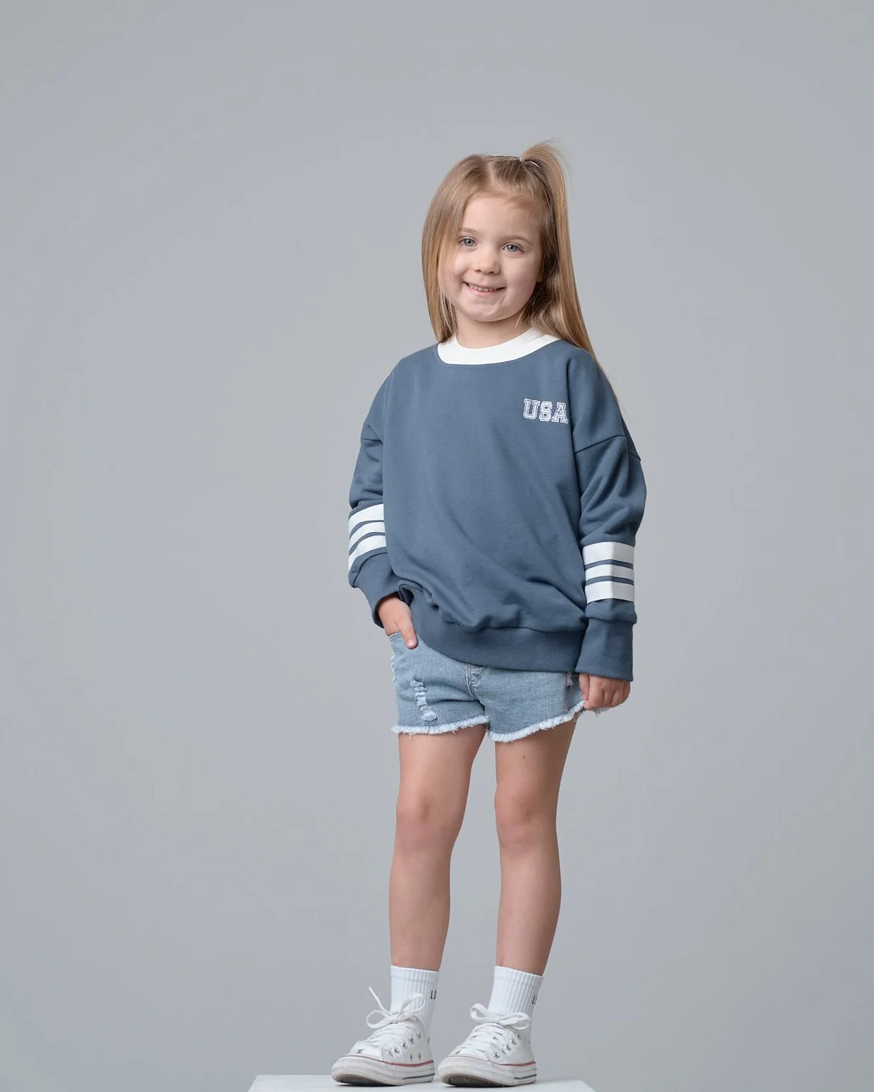 USA Lightweight Crewneck - Worn Indigo - Image 9